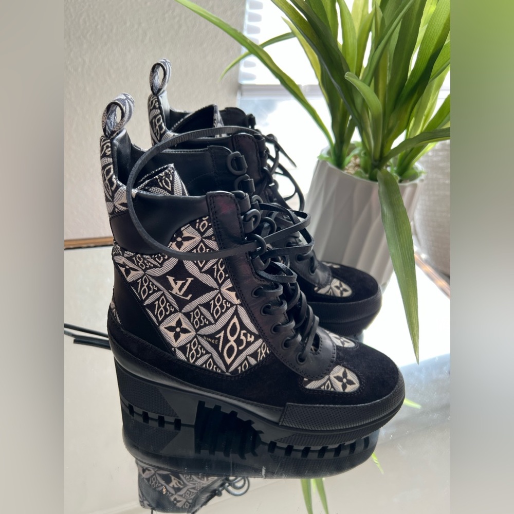 Louis Vuitton boots - Picture 2 of 4